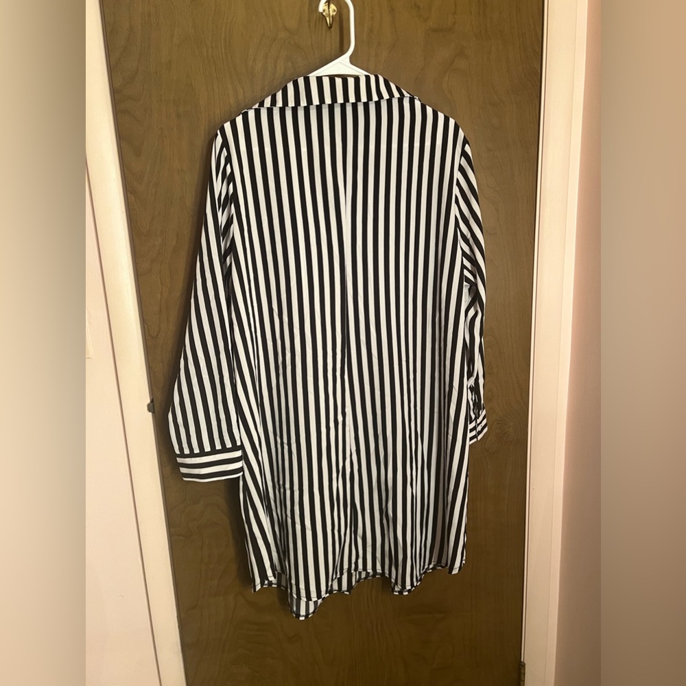 SHEIN Curve Long Stripped Button Down Blouse 2X - Picture 3 of 3